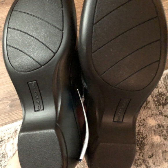 New in Box Craft and Barrow Women’s size 7 Black Clogs - Picture 2 of 5